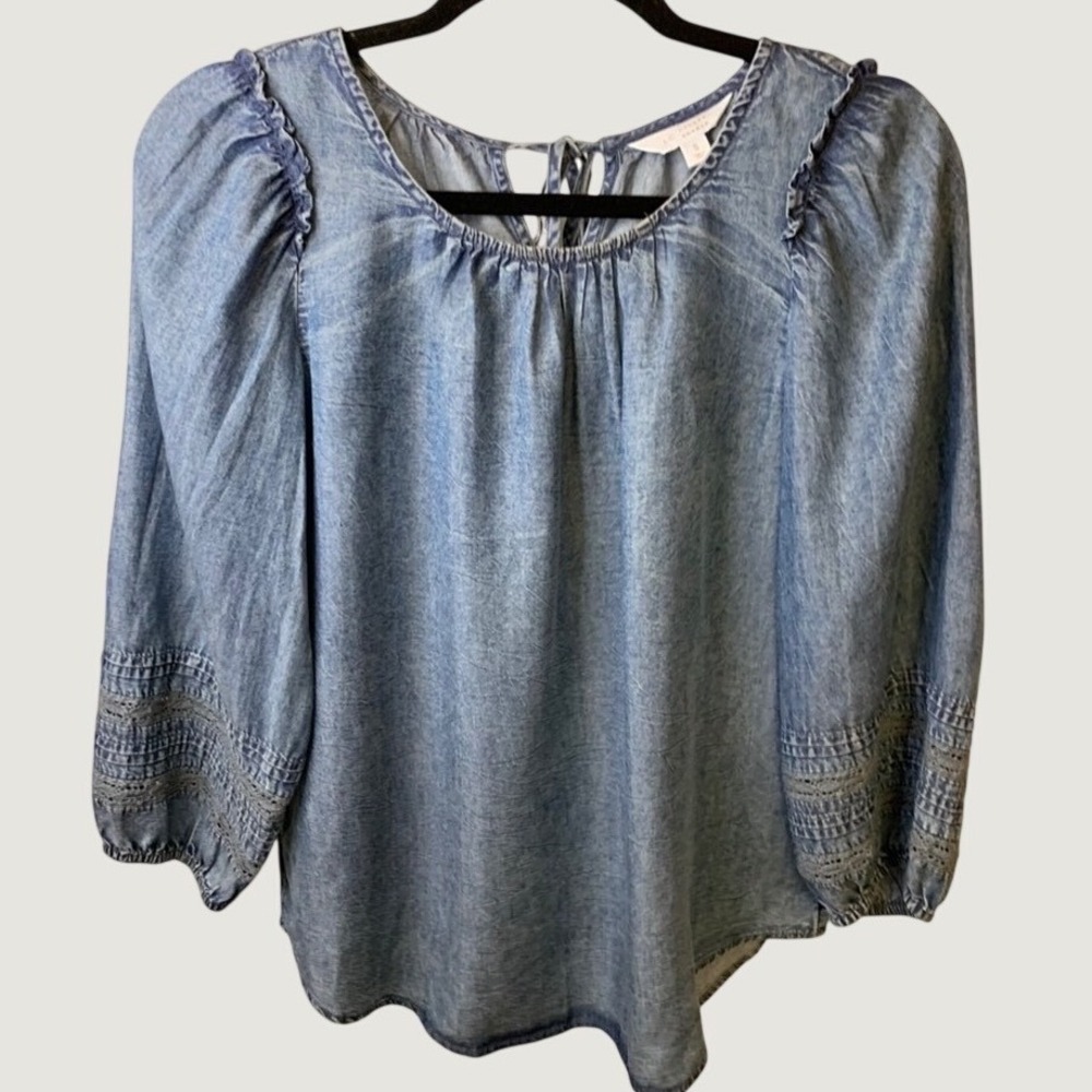 LC Lauren Conrad Blue Chambray Denim Peasant Blouse Ruffle Crochet Sleeve Small